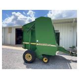 John Deere 567 Baler
