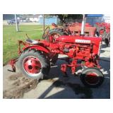 IH McCormick Farmall 130 Tractor w/ 1 Row