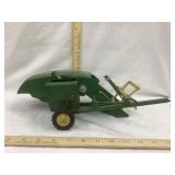 Ertl John Deere Pull Behind Augar 1/16 Toy