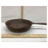 Griswold No. 4 Cast Iron Skillet, 7" Diameter