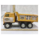 Ertl Dump Master Toy Dump Truck, 1/16 Scale