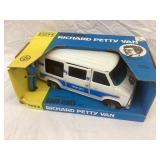 NIB Ertl Good Times Inc. Richard Petty 1:18 Toy