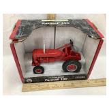NIB Ertl Farmall 100 1/16 Scale Toy Tractor