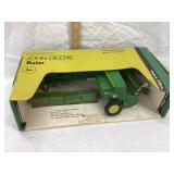 NIB Ertl John Deere 1/16 Scale Toy Baler
