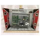 NIB Ertl 1/64 Scale Farm Toy Fertilizer Set w/