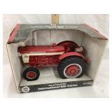 NIB Ertl International 660 1/16 Scale Toy Tractor