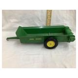 Vintage Ertl John Deere Toy Spreader, 1:16 Scale