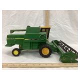 Ertl John Deere Turbo Toy Combine, 1/16 Scale