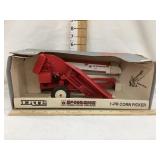 Ertl IH McCormick 1-PR Toy Corn Picker, 1/16