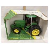 NIB Ertl John Deere 7800 1/16 Toy Tractor
