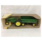 NIB Ertl John Deere 1934 Model A 1/16 Scale Toy