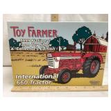 Ertl IH 660 Toy Tractor, 1/16 Scale, NIB 1999