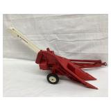 Ertl IH McCormick 1/16 Scale Toy 1-PR Corn Picker