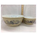 (2) Pyrex Homestead Bowls, 8 1/2' & 5
