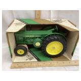 NIB Ertl John Deere 1949/54 Model R 1/16 Scale