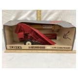 Ertl HI McCormick 1-PR Toy Corn Picker, 1/16