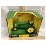 NIB Ertl John Deere Model 520 1/16 Scale Toy