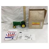 E-Tee Toy John Deere 320 w/ Box, Plastic, 1/16