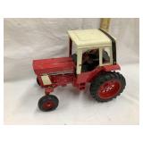 Ertl International 1586 Toy Tractor, 1:16 Scale,