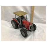 Ertl Massey-Ferguson 3070 Toy Tractor, 1:16