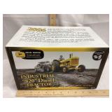 NIB Ertl John Deere Industrial 820 Diesel 1/16