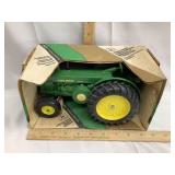 Ertl John Deere 1949/1954 Model R 1/16 Toy