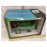 NIB Ertl John Deere 2266 1/32 Scale Toy Tractor,