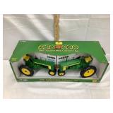 Ertl John Deere 520/620 Toy Tractor Set, 1:16