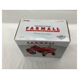Ertl IH Farmall 140 Toy Tractor, 1995 Show, NIB,