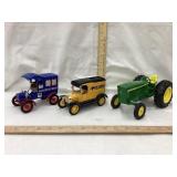 Ertl Toy Tractor (1/16 Scale& (2) Toy Banks