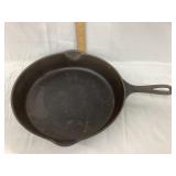 Griswold No. 8 Cast Iron Skillet, Does not sit