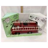 2001 NIB Structo/Ertl Toy Fire Truck 1/16 Scale