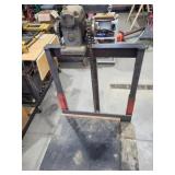 Hand crank lift table