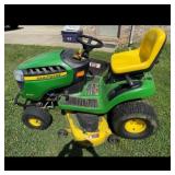 John Deere E140 Riding Lawn Mower