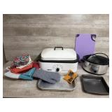 18 Qt Roaster Oven, Slow Cooker, Kitchen Towels,