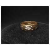 14KT Gold Menï¿½s Wedding Band.