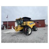 2012 New Holland CR7090  Combine
