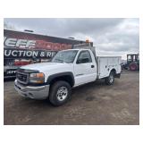 2003 GMC Sierra K2500 Heavy Duty 4X4 Work Truck