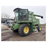 John Deere 7720 Titan 11 Combine