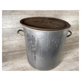 20 gallon pot stamped 1945