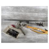 Battery carrier, brick tong