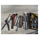 Pipe wrench, sockets