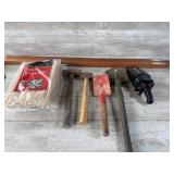 Hammers wheel barrow handles
