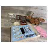 Grooming set, glass jar, sewing stuff