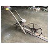Single row hand planter