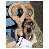 2 Heavy Duty lifting hooks