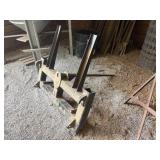 Front loader bale spear attachment