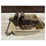 Tool bench vise