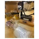 Spray gun and spray gun stand