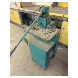 Manual corner notcher